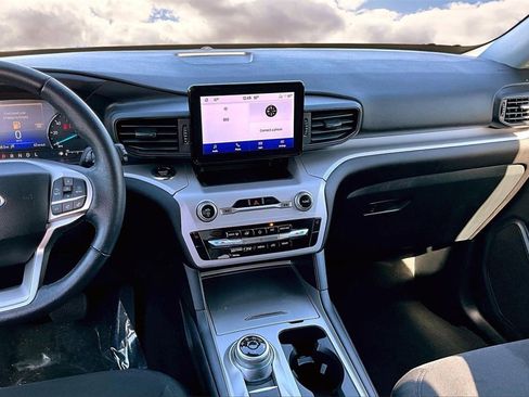 Used 2023 Ford Explorer XLT image 9