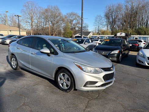 Used 2018 Chevrolet Cruze LS image 7