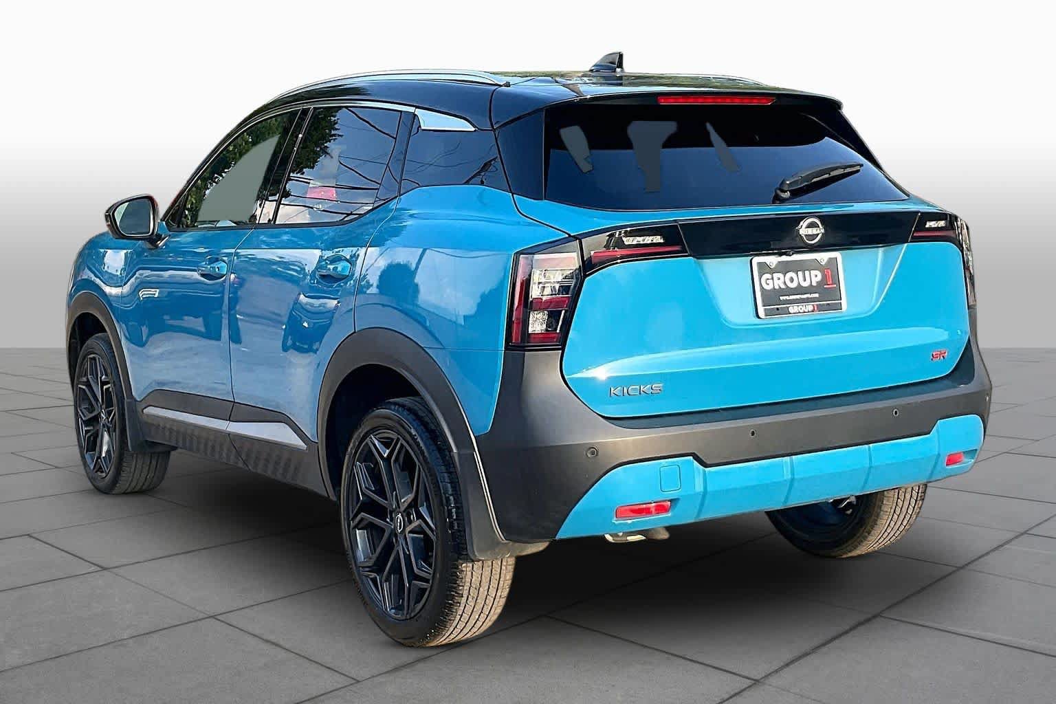 Used 2025 Nissan Kicks SR FWD image 12