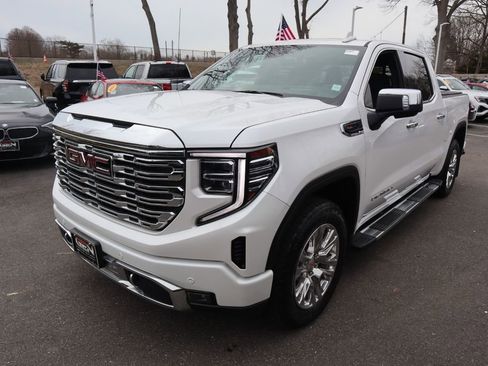 Used 2024 GMC Sierra 1500 Denali w/ Technology Package AWD/4WD image 8