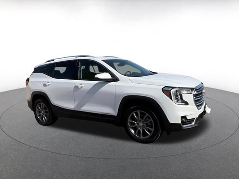 Used 2024 GMC Terrain SLT AWD/4WD image 2