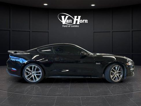 Used 2018 Ford Mustang GT RWD image 2