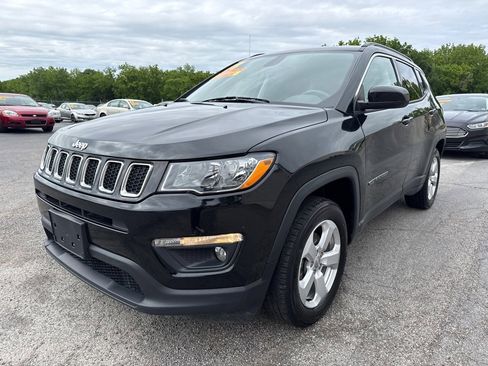 Used 2018 Jeep Compass Latitude w/ Cold Weather Group AWD/4WD image 2
