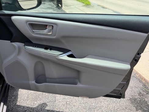 Used 2016 Toyota Camry LE FWD image 14