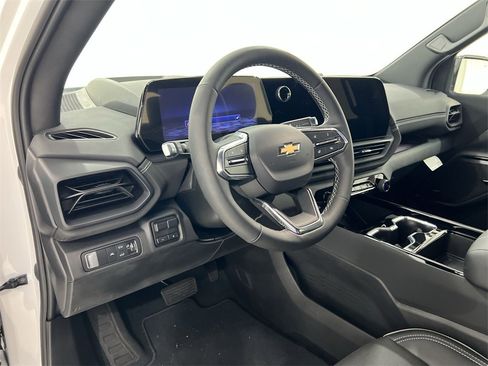 New 2025 Chevrolet Silverado EV LT image 9