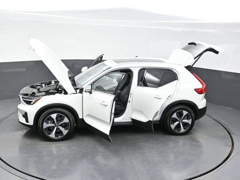 Used 2025 Volvo XC40 B5 Core AWD/4WD image 39