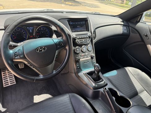Used 2015 Hyundai Genesis 3.8 RWD image 19