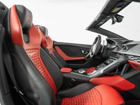 Used 2019 Lamborghini Huracan LP 580-2 RWD image 24