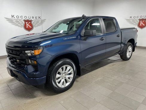 Used 2023 Chevrolet Silverado 1500 Custom image 3