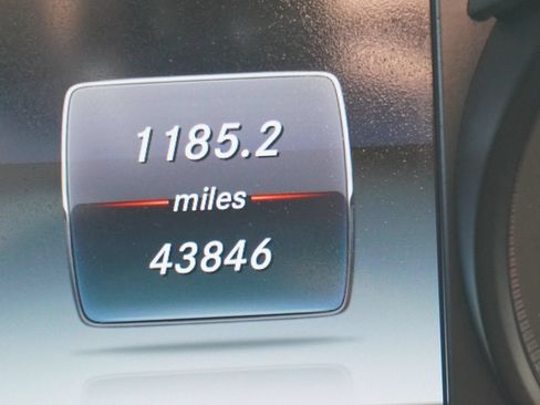 Used 2019 Mercedes-Benz GLC 300 4MATIC image 32