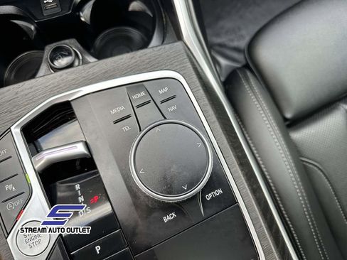 Used 2024 BMW 330i xDrive Sedan w/ Convenience Package image 32