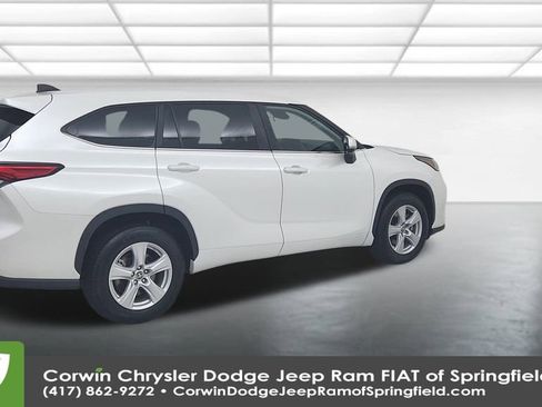Used 2023 Toyota Highlander LE image 15