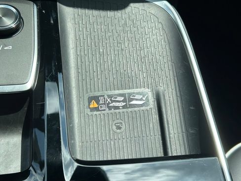 Used 2025 Buick Enclave Preferred FWD image 30