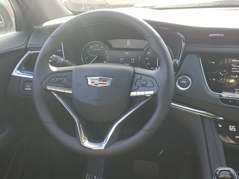New 2025 Cadillac XT6 Luxury image 14