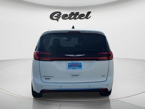 Used 2024 Chrysler Pacifica Touring-L AWD/4WD image 11