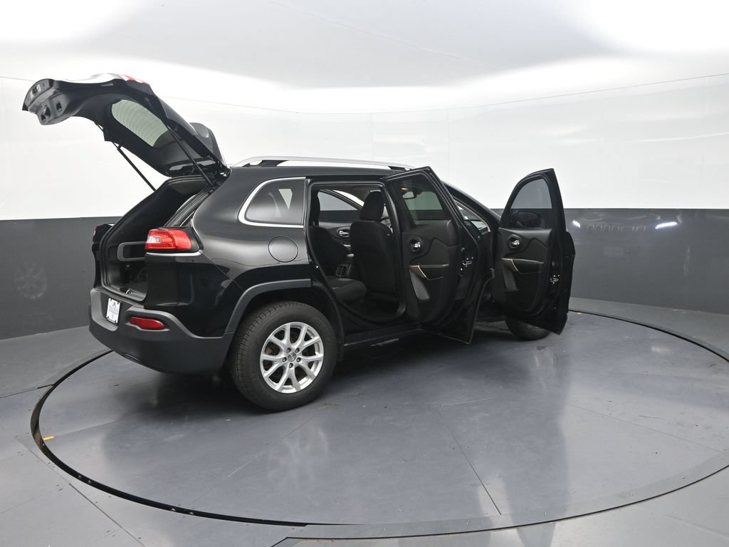 Used 2018 Jeep Cherokee Latitude AWD/4WD image 37