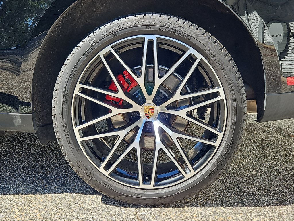 Certified 2024 Porsche Macan S AWD/4WD image 11
