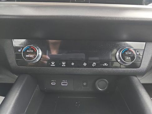 Used 2024 Mitsubishi Outlander SE FWD image 31