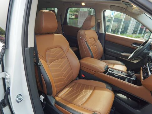 Used 2023 Nissan Pathfinder Platinum AWD/4WD image 35