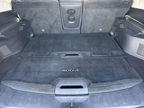 Used 2018 Nissan Rogue SV image 18