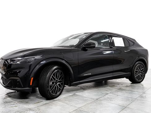 Certified 2025 Ford Mustang Mach-E Premium AWD/4WD image 4