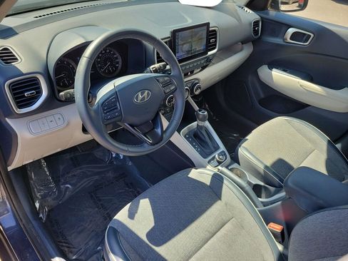 Used 2020 Hyundai Venue FWD image 18