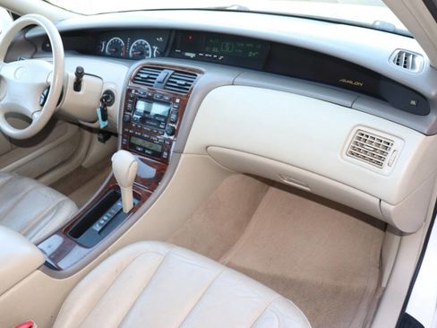 Used 2001 Toyota Avalon XLS FWD image 33