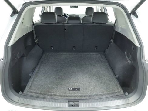 Used 2022 Volkswagen Tiguan SE image 38