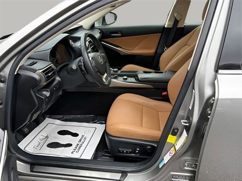 Used 2018 Lexus IS 300 image 12
