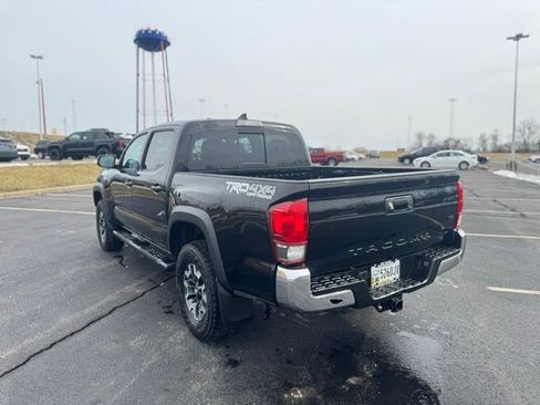 Used 2017 Toyota Tacoma TRD Off-Road w/ Exterior Package image 5