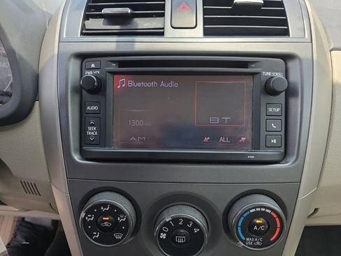 Used 2013 Toyota Corolla LE FWD image 18