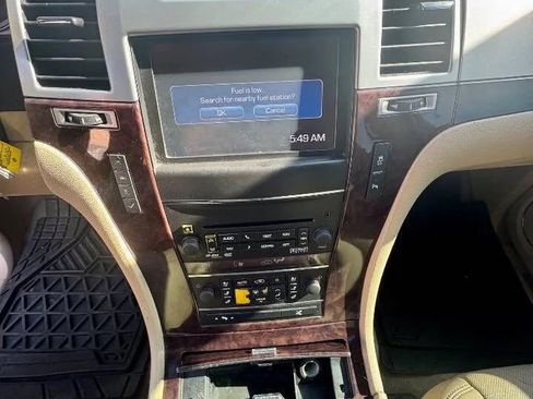 Used 2013 Cadillac Escalade Premium image 13