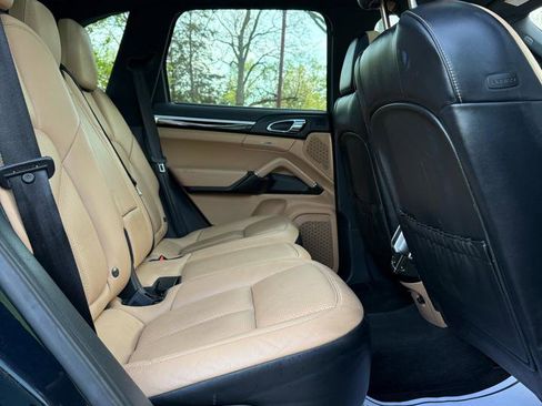Used 2015 Porsche Cayenne Diesel AWD/4WD image 21