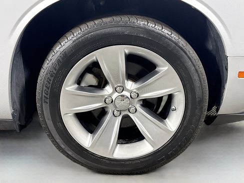 Used 2022 Dodge Challenger SXT RWD image 29