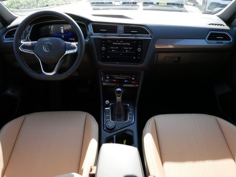 Certified 2024 Volkswagen Tiguan SE AWD/4WD image 10