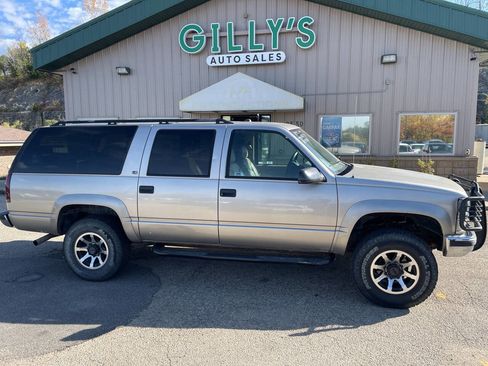 Used 1999 Chevrolet Suburban 2500 w/ Preferred Equipment Group 3 image 1