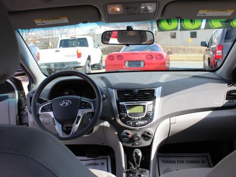 Used 2013 Hyundai Accent GLS w/ Premium Pkg image 11