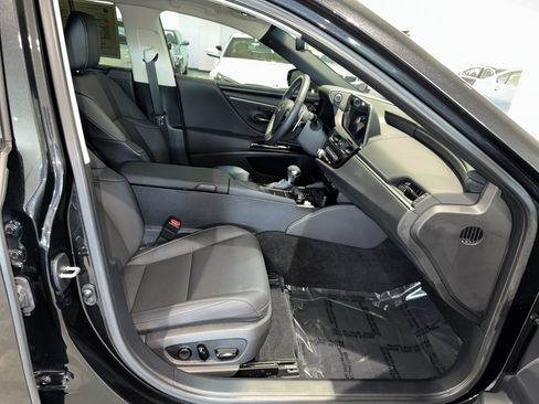 Used 2022 Lexus ES 350 w/ Premium Package image 10