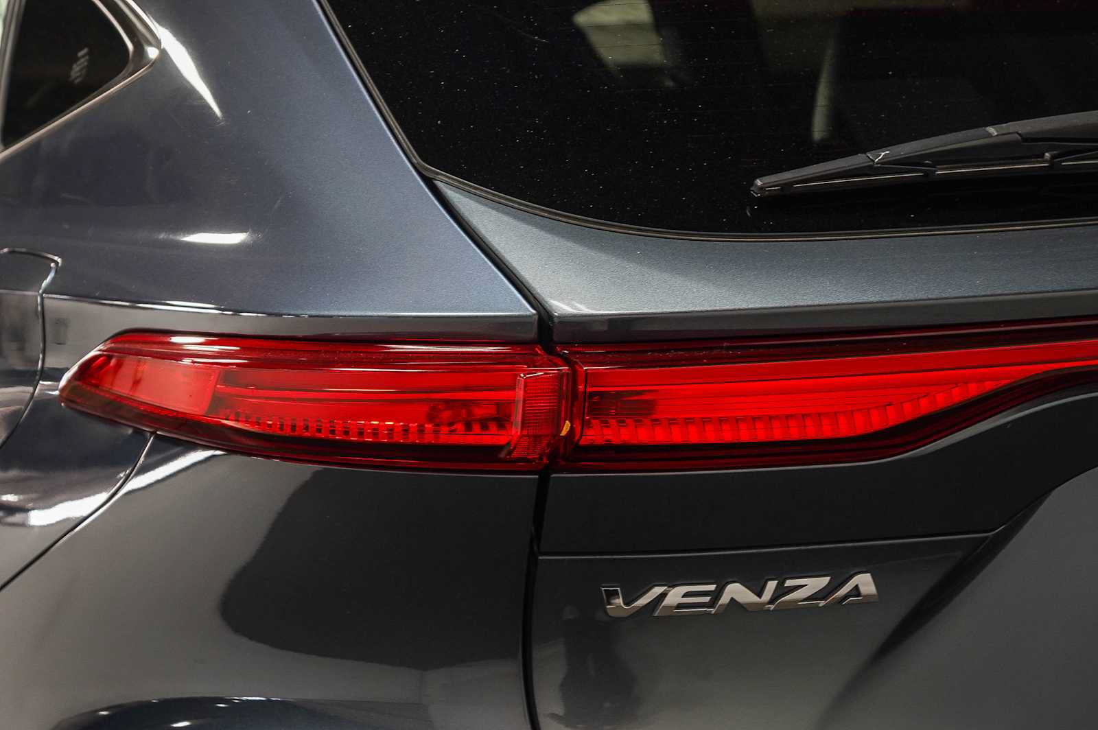 Certified 2023 Toyota Venza XLE AWD/4WD image 10