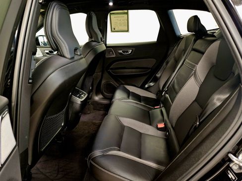 Used 2022 Volvo XC60 B5 R-Design w/ Advanced Package image 11