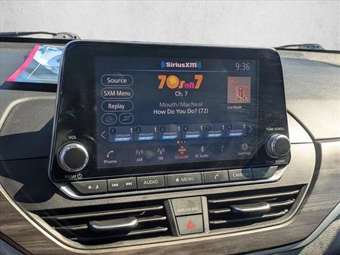 Used 2025 Nissan Altima 2.5 SV FWD image 12