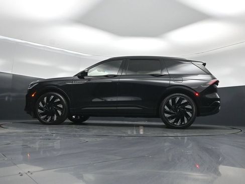 Used 2024 Lincoln Nautilus Reserve w/ Equipment Group 202A AWD/4WD image 7