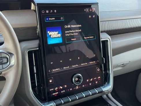 Used 2025 GMC Yukon XL Denali w/ Sun & Power Step Package image 33