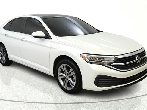 Used 2022 Volkswagen Jetta SE w/ Panoramic Sunroof Package FWD image 1