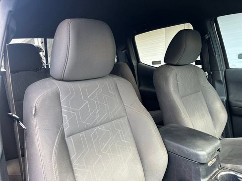 Used 2017 Toyota Tacoma TRD Off-Road w/ Tow Package RWD image 14