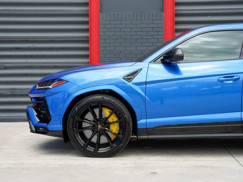 Used 2022 Lamborghini Urus AWD/4WD image 9