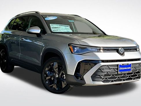 New 2025 Volkswagen Taos SE image 12