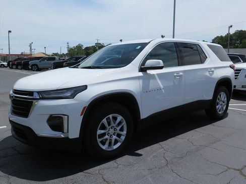 Used 2023 Chevrolet Traverse LS w/ Safety Package FWD image 8