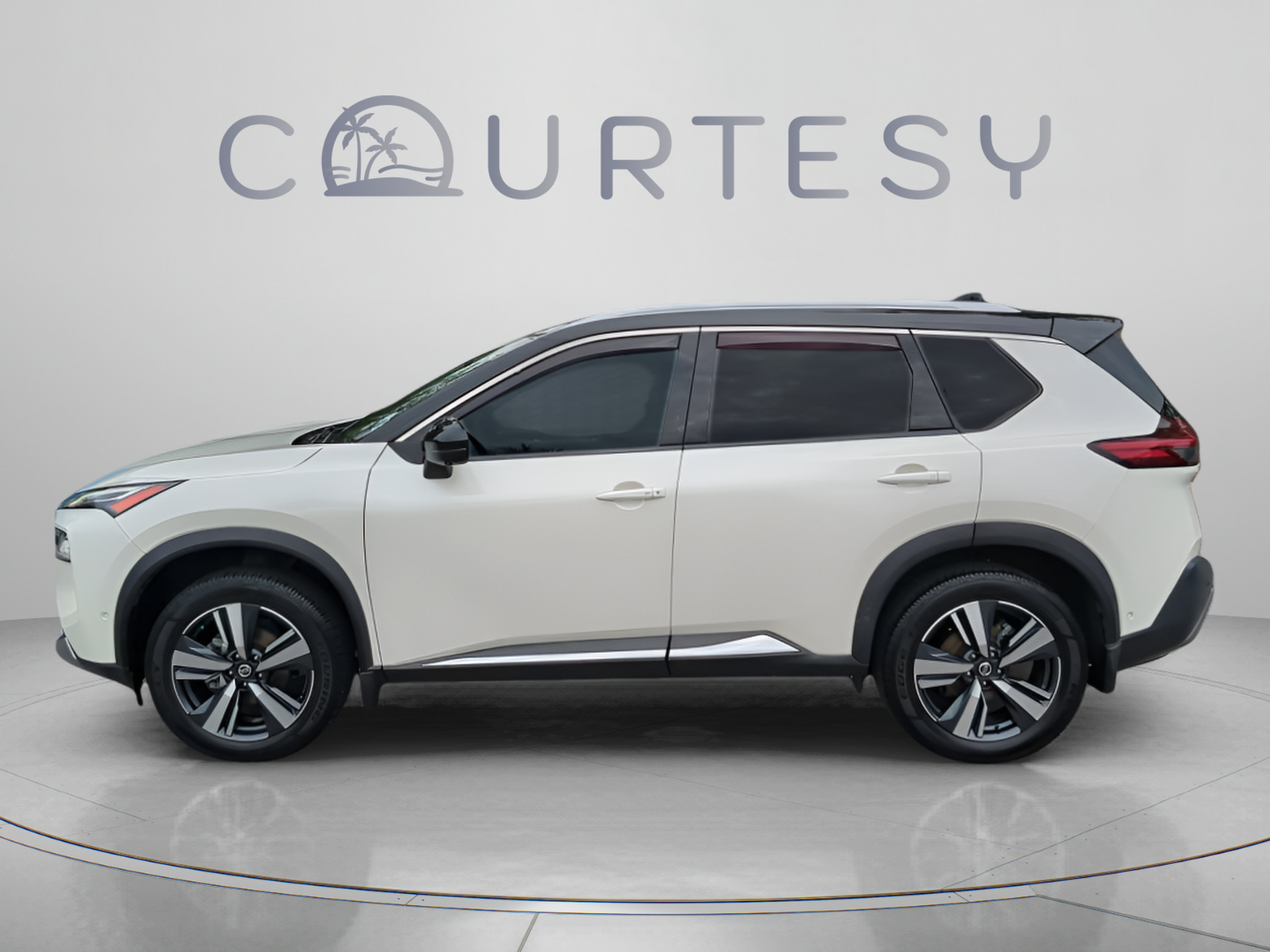 Used 2021 Nissan Rogue Platinum FWD image 2