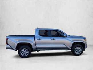 Used 2024 Toyota Tacoma SR5 AWD/4WD video 4